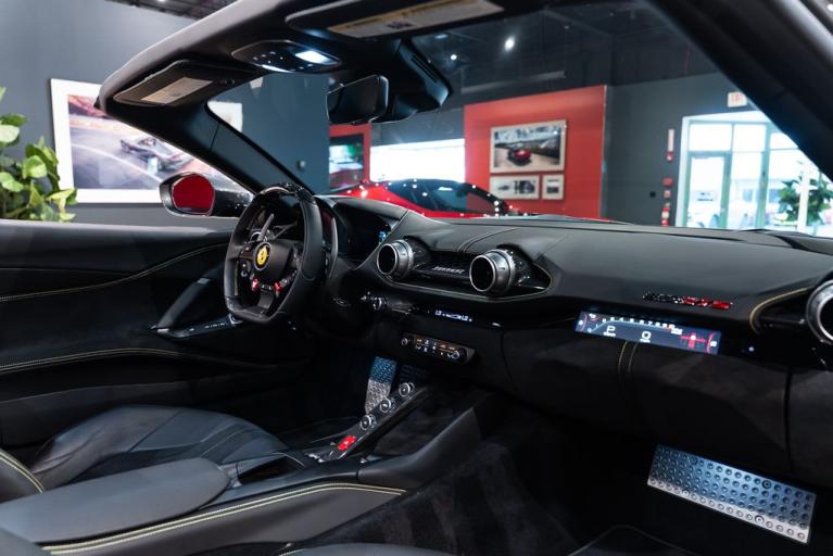 http://www.koenigseggchicago.com/galleria_images/159/159_p44_f.jpg
