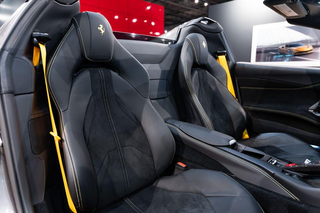 http://www.koenigseggchicago.com/galleria_images/159/159_p45_l.jpg