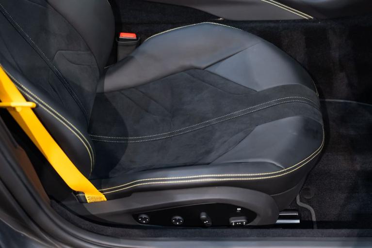 http://www.koenigseggchicago.com/galleria_images/159/159_p46_f.jpg