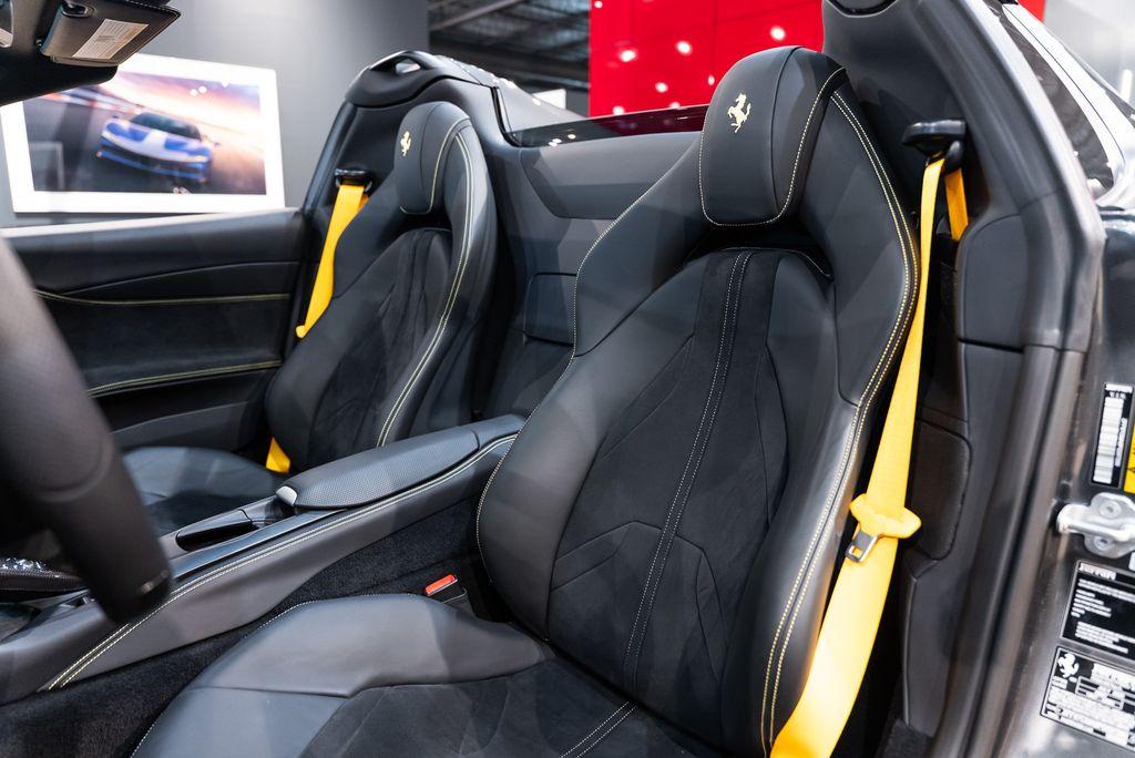 http://www.koenigseggchicago.com/galleria_images/159/159_p4_l.jpg