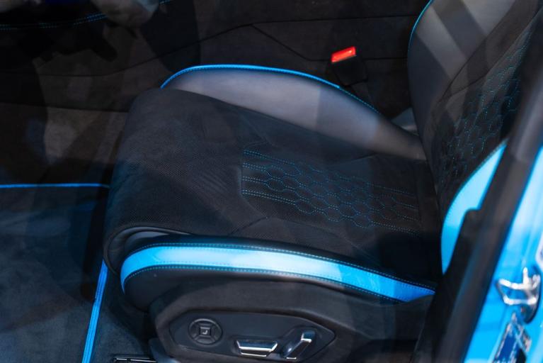 http://www.koenigseggchicago.com/galleria_images/160/160_p14_f.jpg