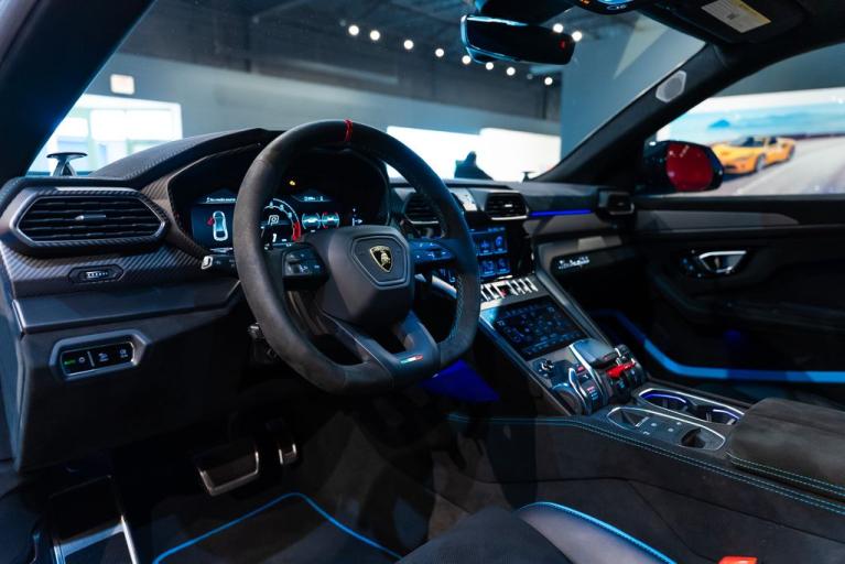http://www.koenigseggchicago.com/galleria_images/160/160_p15_f.jpg