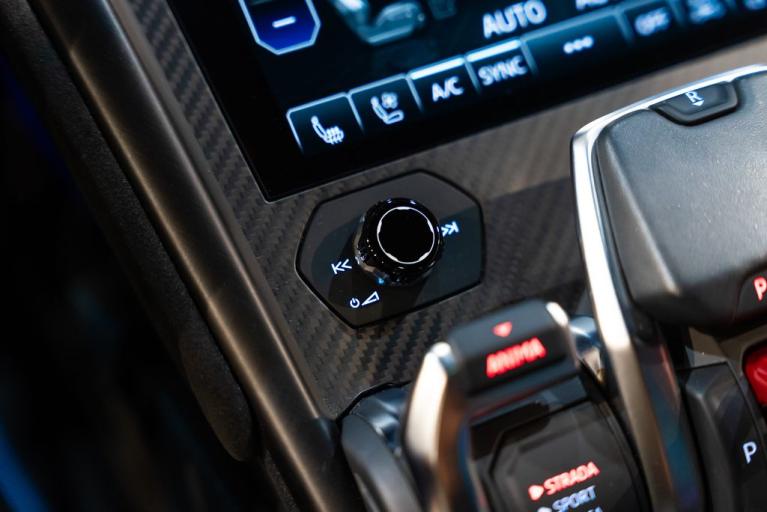 http://www.koenigseggchicago.com/galleria_images/160/160_p24_f.jpg