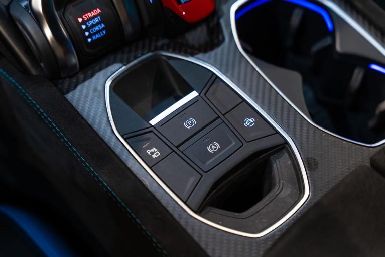 http://www.koenigseggchicago.com/galleria_images/160/160_p28_f.jpg