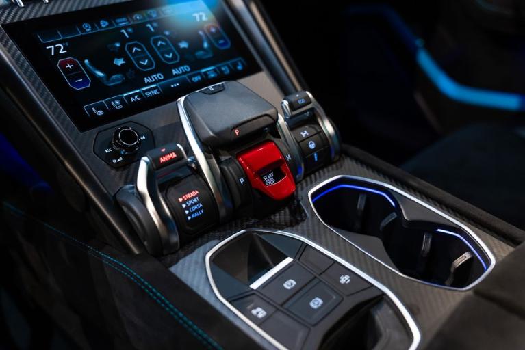 http://www.koenigseggchicago.com/galleria_images/160/160_p29_f.jpg