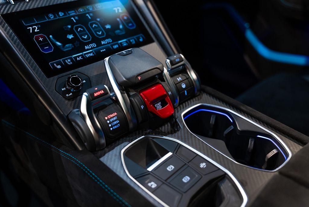 http://www.koenigseggchicago.com/galleria_images/160/160_p29_l.jpg
