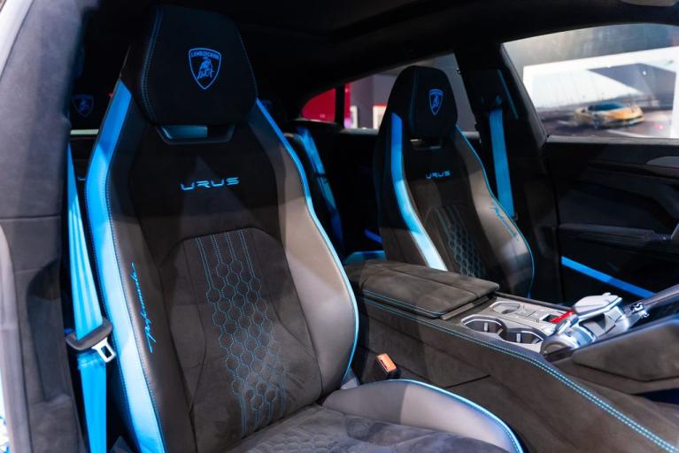http://www.koenigseggchicago.com/galleria_images/160/160_p40_f.jpg
