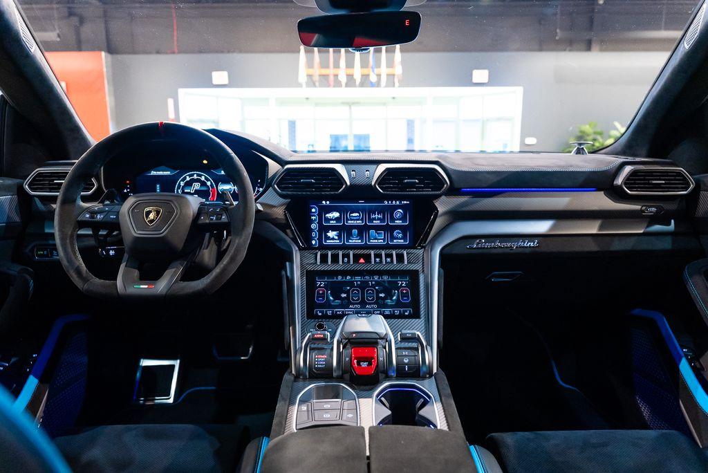 http://www.koenigseggchicago.com/galleria_images/160/160_p45_l.jpg