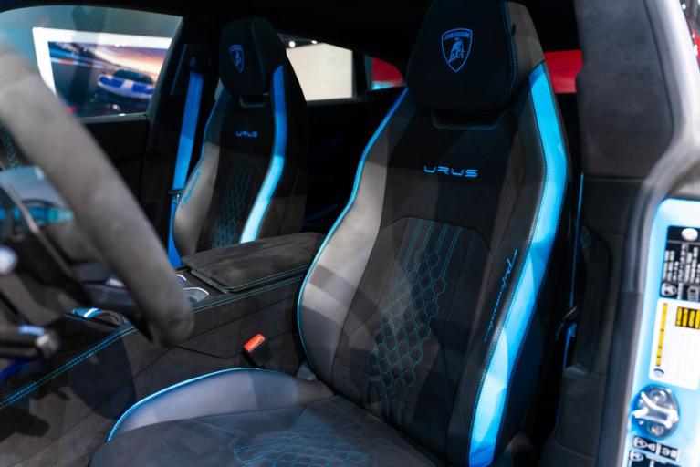 http://www.koenigseggchicago.com/galleria_images/160/160_p4_f.jpg