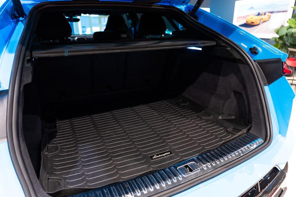 http://www.koenigseggchicago.com/galleria_images/160/160_p55_l.jpg