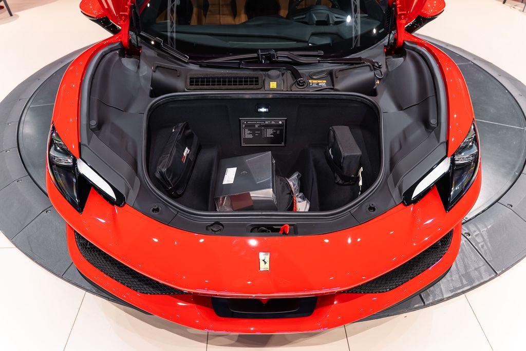 http://www.koenigseggchicago.com/galleria_images/161/161_p20_l.jpg