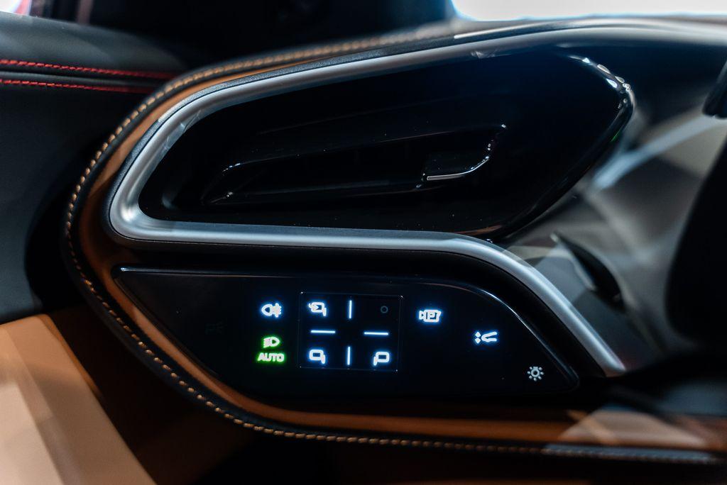 http://www.koenigseggchicago.com/galleria_images/161/161_p31_l.jpg