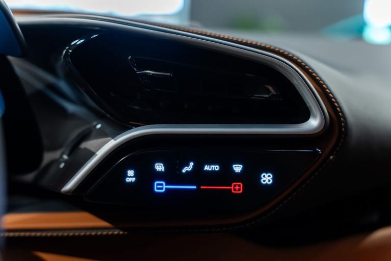 http://www.koenigseggchicago.com/galleria_images/161/161_p32_f.jpg
