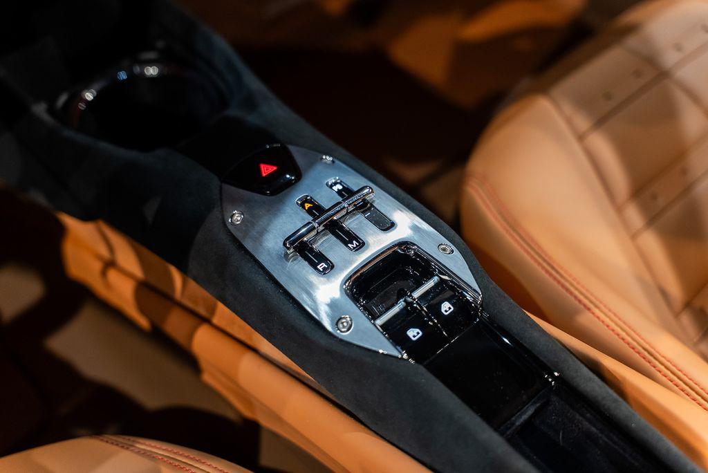 http://www.koenigseggchicago.com/galleria_images/161/161_p35_l.jpg
