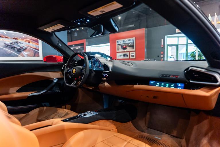 http://www.koenigseggchicago.com/galleria_images/161/161_p36_f.jpg