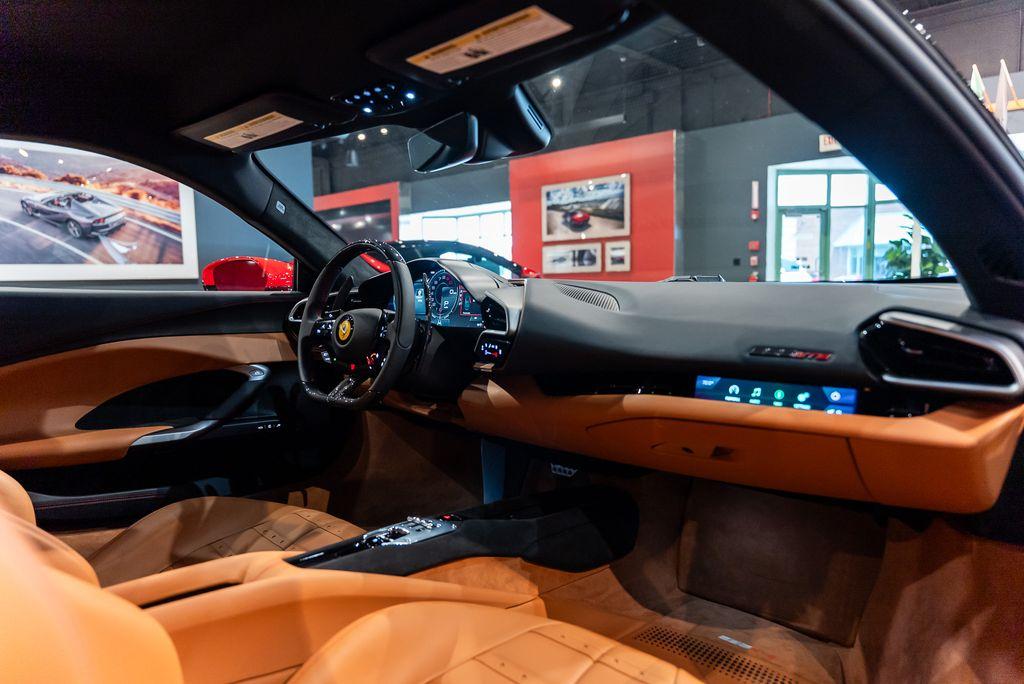 http://www.koenigseggchicago.com/galleria_images/161/161_p36_l.jpg