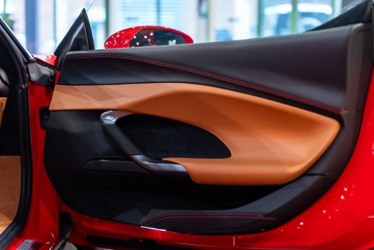 http://www.koenigseggchicago.com/galleria_images/161/161_p39_f.jpg