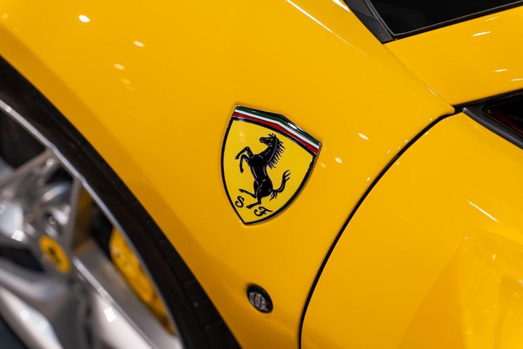 http://www.koenigseggchicago.com/galleria_images/162/162_p12_l.jpg