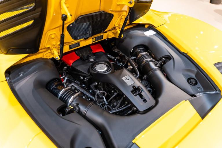 http://www.koenigseggchicago.com/galleria_images/162/162_p13_f.jpg
