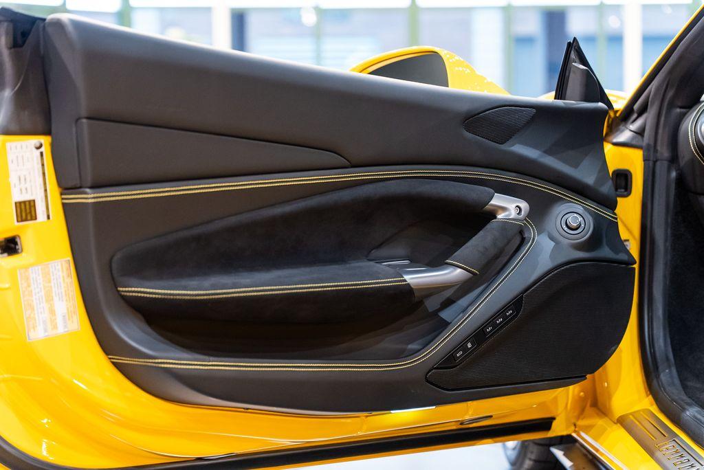 http://www.koenigseggchicago.com/galleria_images/162/162_p20_l.jpg