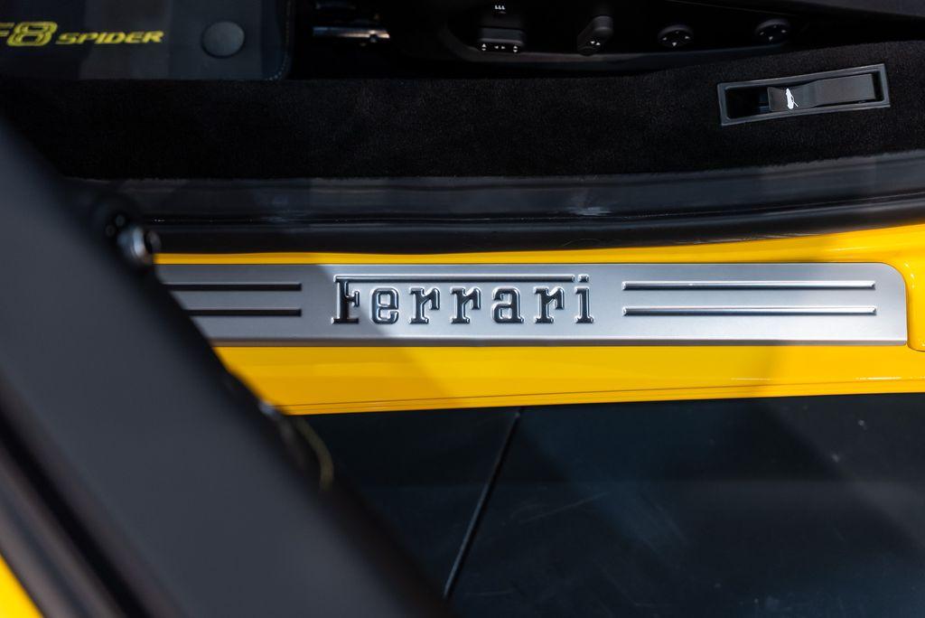 http://www.koenigseggchicago.com/galleria_images/162/162_p21_l.jpg