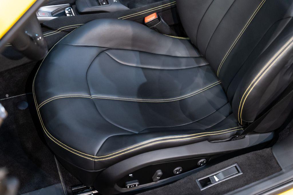 http://www.koenigseggchicago.com/galleria_images/162/162_p22_l.jpg