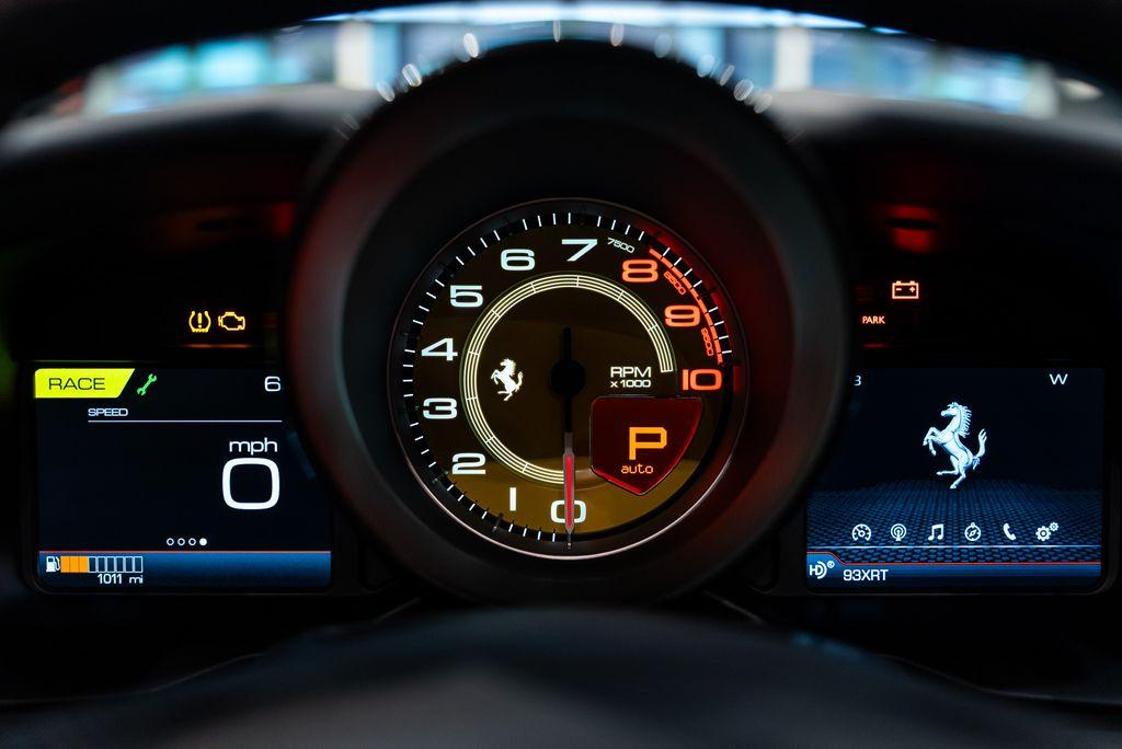 http://www.koenigseggchicago.com/galleria_images/162/162_p28_l.jpg
