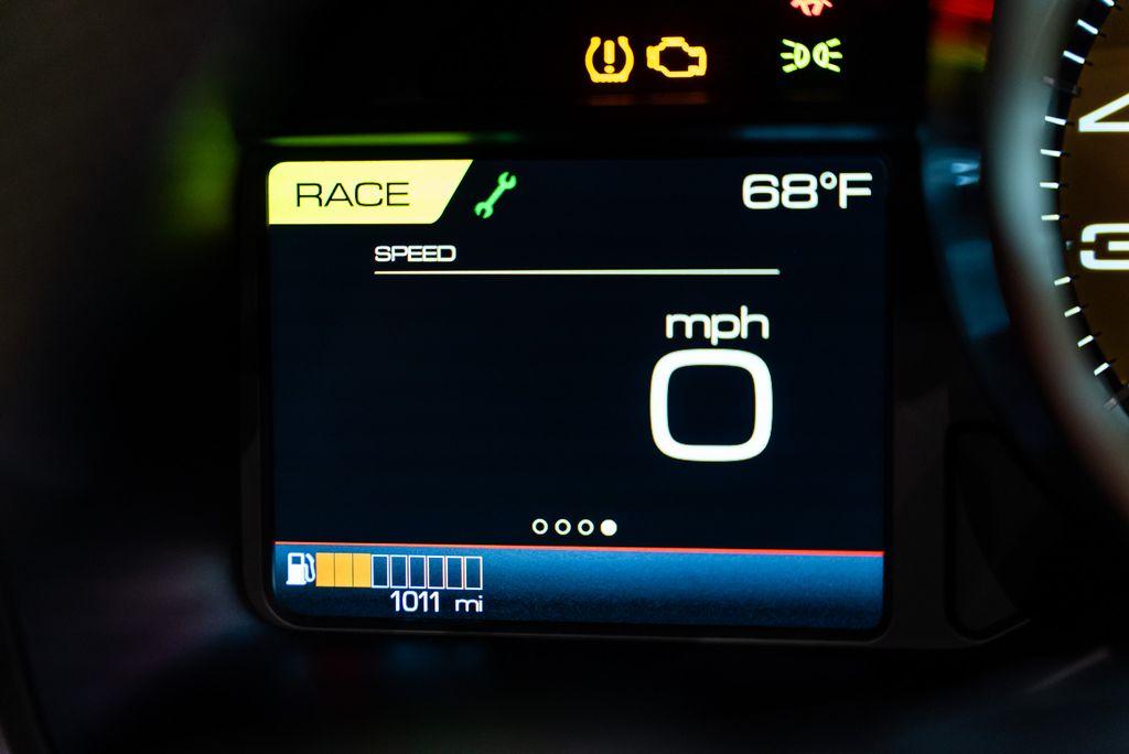 http://www.koenigseggchicago.com/galleria_images/162/162_p30_l.jpg