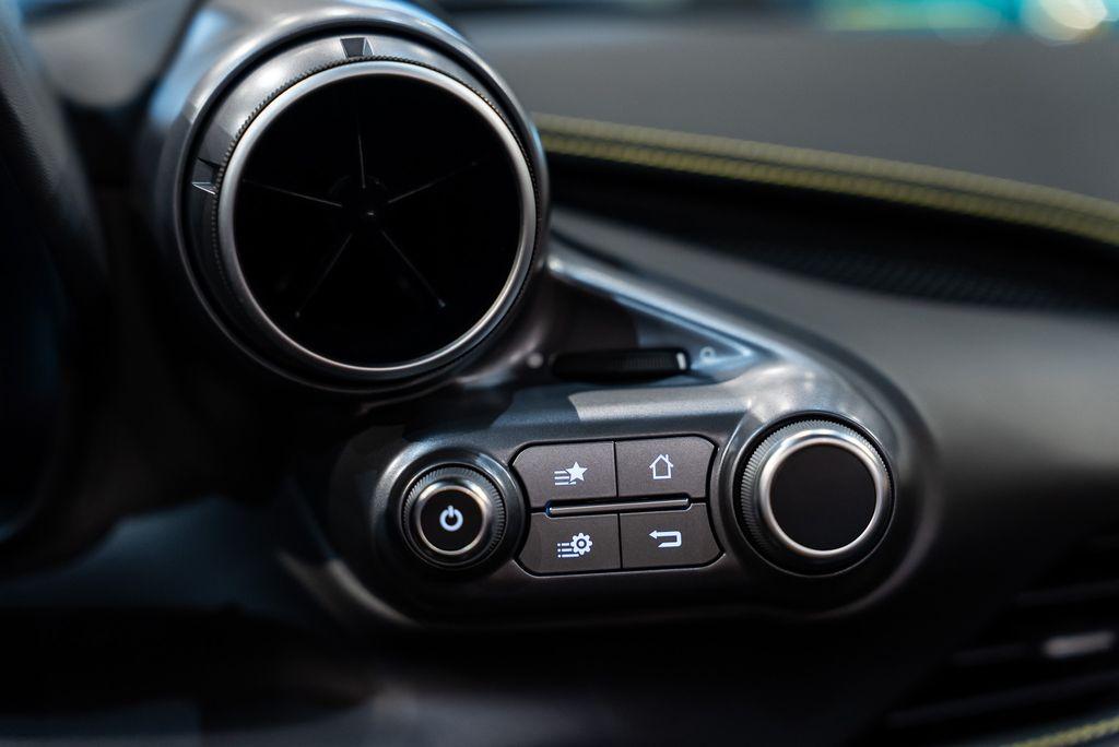 http://www.koenigseggchicago.com/galleria_images/162/162_p32_l.jpg