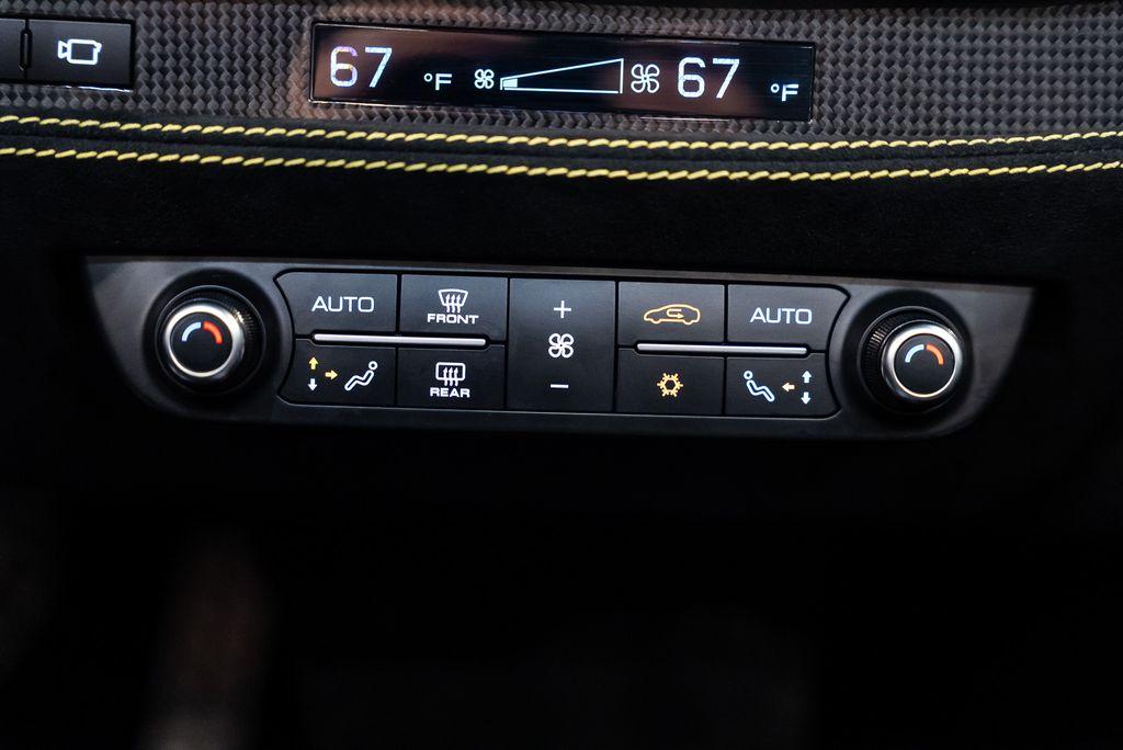 http://www.koenigseggchicago.com/galleria_images/162/162_p35_l.jpg