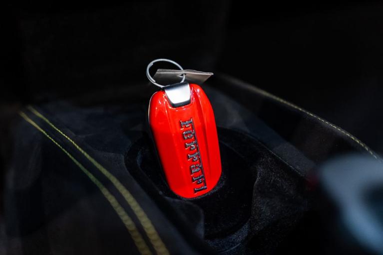 http://www.koenigseggchicago.com/galleria_images/162/162_p36_f.jpg