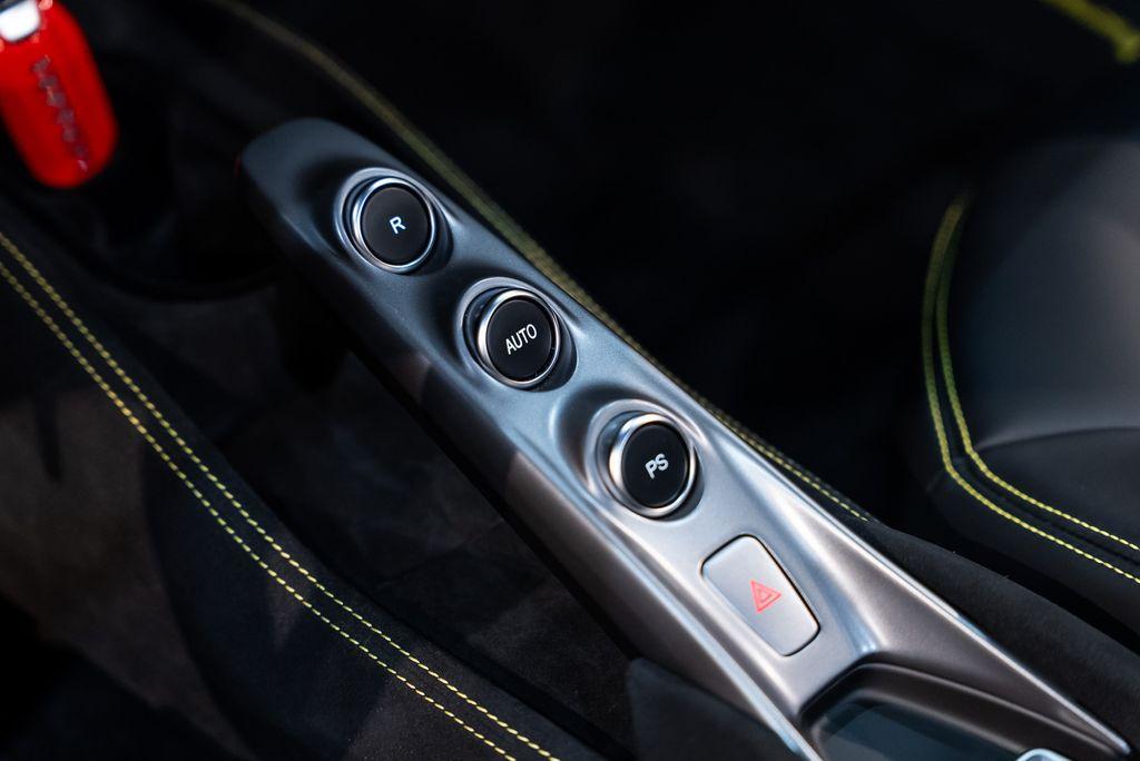 http://www.koenigseggchicago.com/galleria_images/162/162_p37_l.jpg
