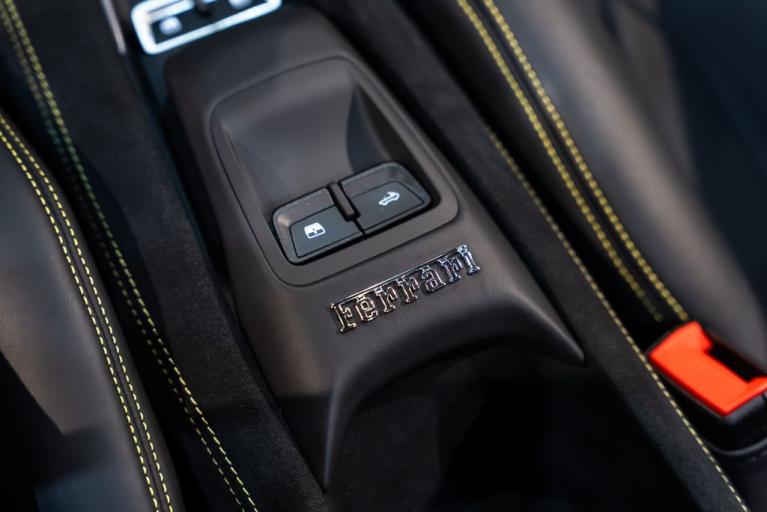 http://www.koenigseggchicago.com/galleria_images/162/162_p39_f.jpg