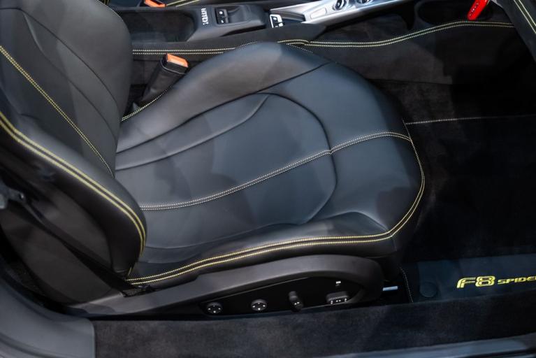 http://www.koenigseggchicago.com/galleria_images/162/162_p42_f.jpg