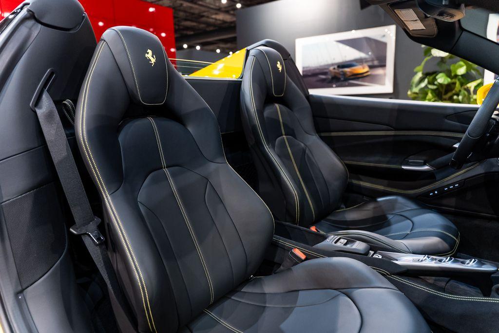 http://www.koenigseggchicago.com/galleria_images/162/162_p43_l.jpg