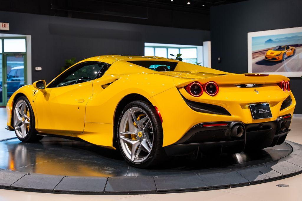 http://www.koenigseggchicago.com/galleria_images/162/162_p47_l.jpg
