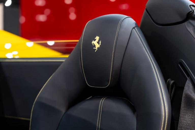 http://www.koenigseggchicago.com/galleria_images/162/162_p6_f.jpg