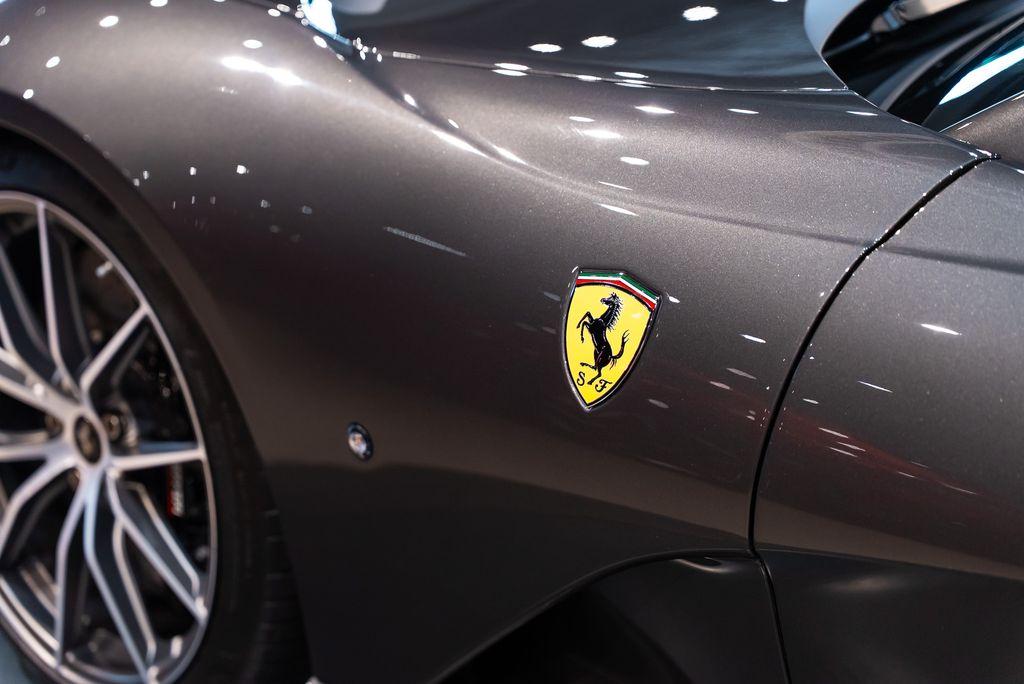 http://www.koenigseggchicago.com/galleria_images/163/163_p12_l.jpg