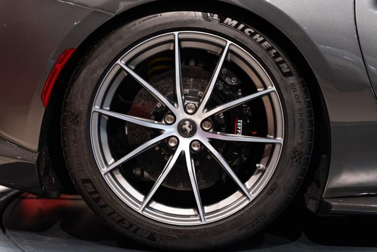http://www.koenigseggchicago.com/galleria_images/163/163_p15_f.jpg