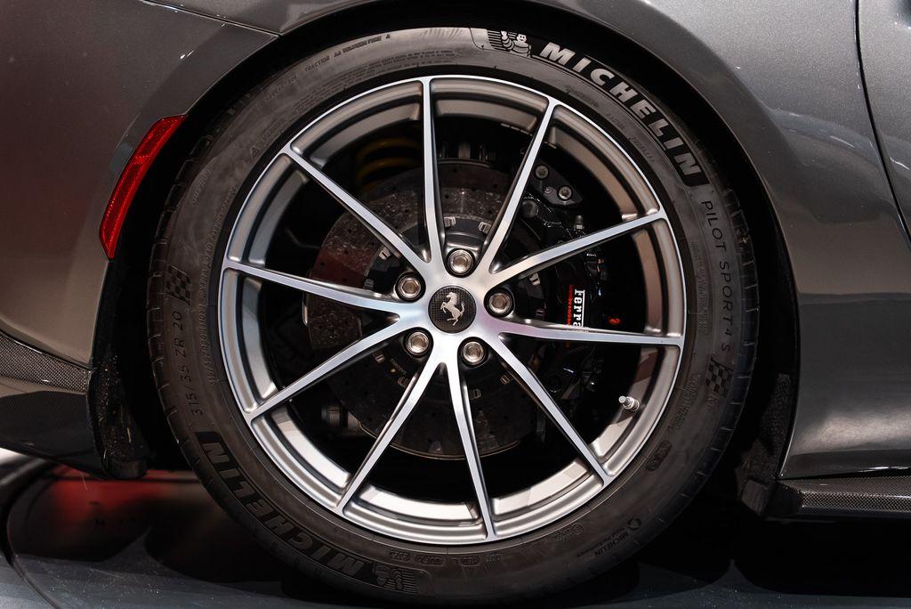 http://www.koenigseggchicago.com/galleria_images/163/163_p15_l.jpg