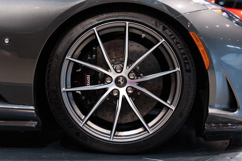http://www.koenigseggchicago.com/galleria_images/163/163_p16_l.jpg