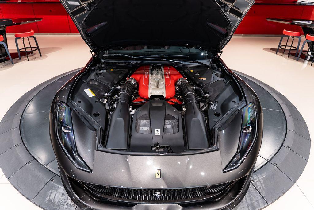 http://www.koenigseggchicago.com/galleria_images/163/163_p18_l.jpg