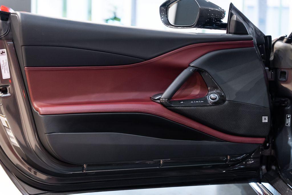 http://www.koenigseggchicago.com/galleria_images/163/163_p25_l.jpg