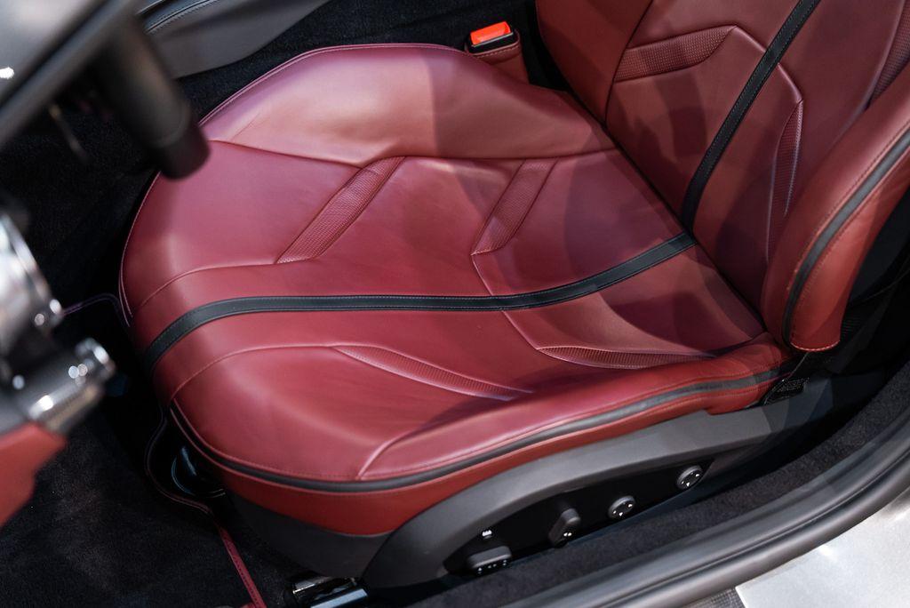http://www.koenigseggchicago.com/galleria_images/163/163_p27_l.jpg