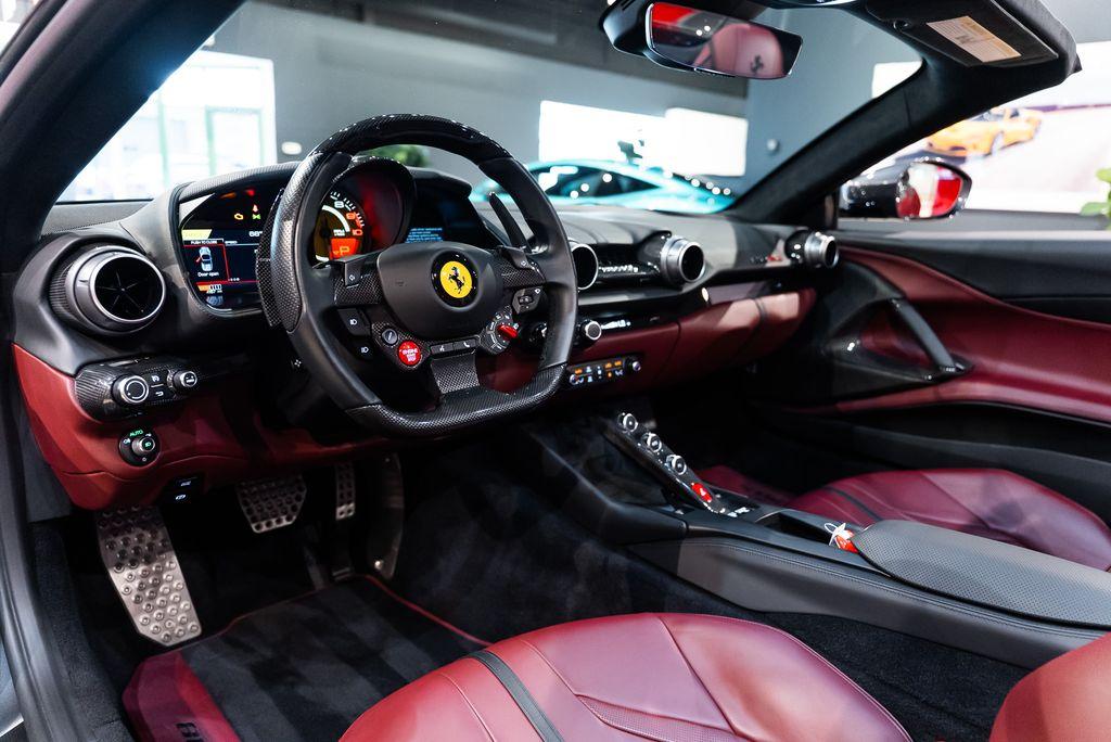 http://www.koenigseggchicago.com/galleria_images/163/163_p28_l.jpg