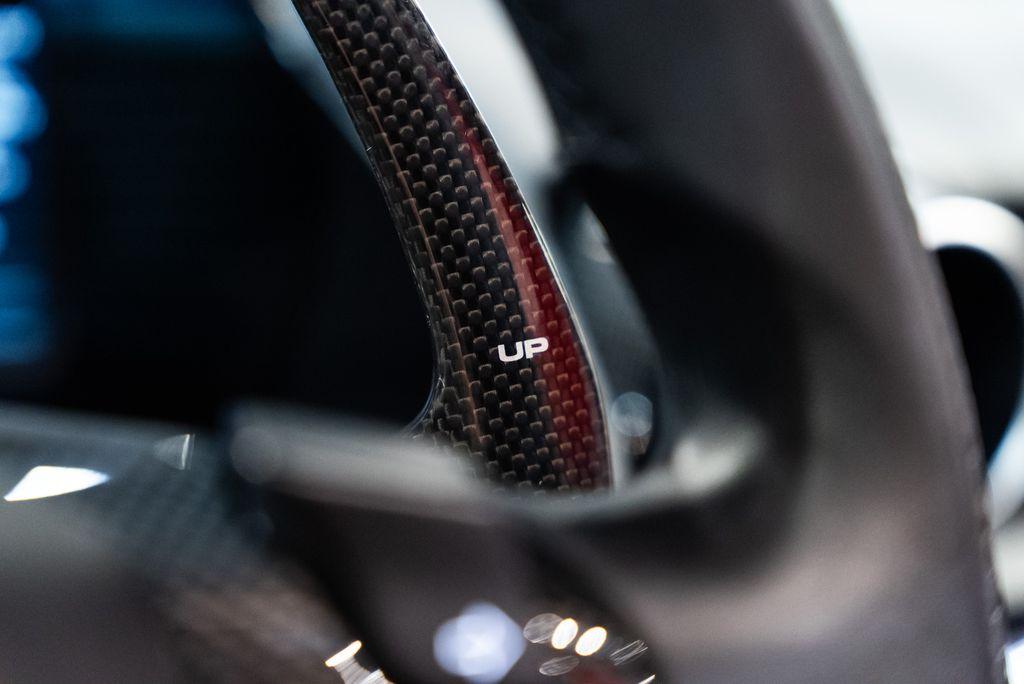 http://www.koenigseggchicago.com/galleria_images/163/163_p31_l.jpg