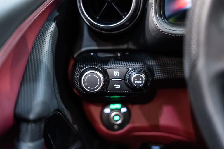 http://www.koenigseggchicago.com/galleria_images/163/163_p36_f.jpg