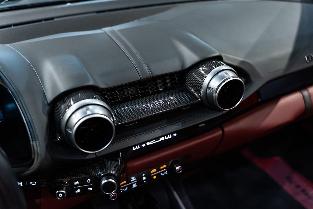 http://www.koenigseggchicago.com/galleria_images/163/163_p38_l.jpg