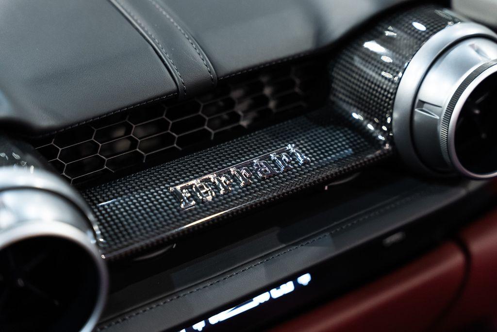 http://www.koenigseggchicago.com/galleria_images/163/163_p39_l.jpg