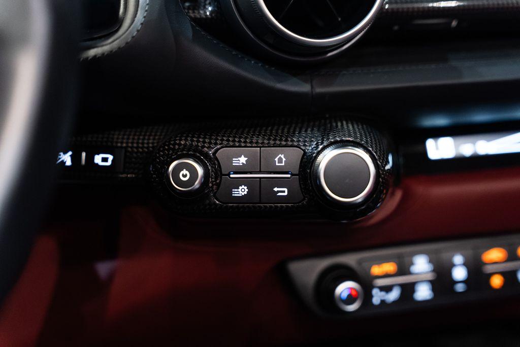 http://www.koenigseggchicago.com/galleria_images/163/163_p40_l.jpg
